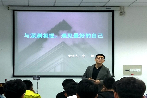 21f79125dcac4ef88f85c17d06b9109a.jpg 讲座开始.jpg