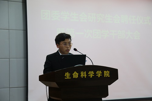 2d7cab0aeda441e587fb936b5c4cb01f.jpg 辅导员田亮进行近期工作安排总结.jpg