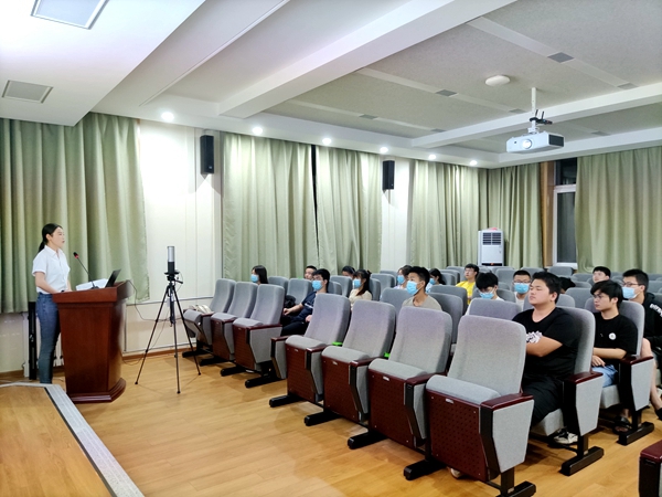 线下宣讲会现场_副本.jpg