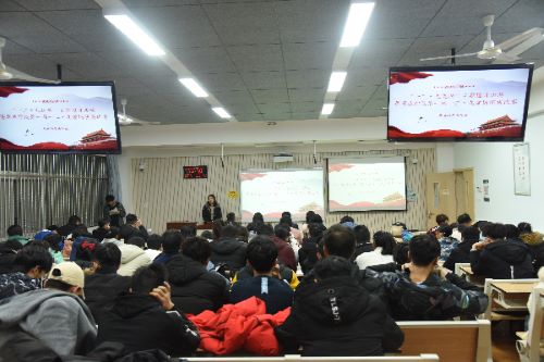 草业学院20级同学认真听讲.jpg