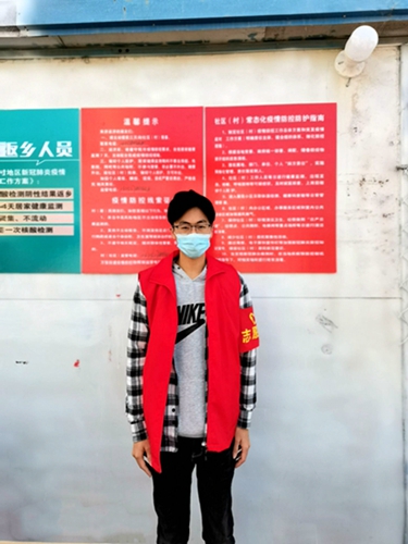 张庆宇服务时照片_副本.jpg