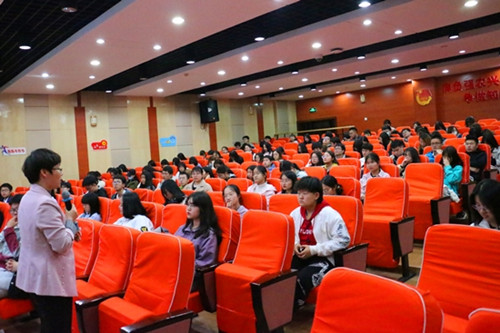 报告会现场.jpg