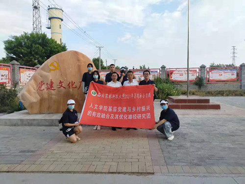 与队旗合照1_副本.jpg