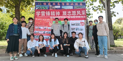 8224bacfb0054114a247a6af9c1e7ebc.jpg 动科和动医志愿者大合影.jpg